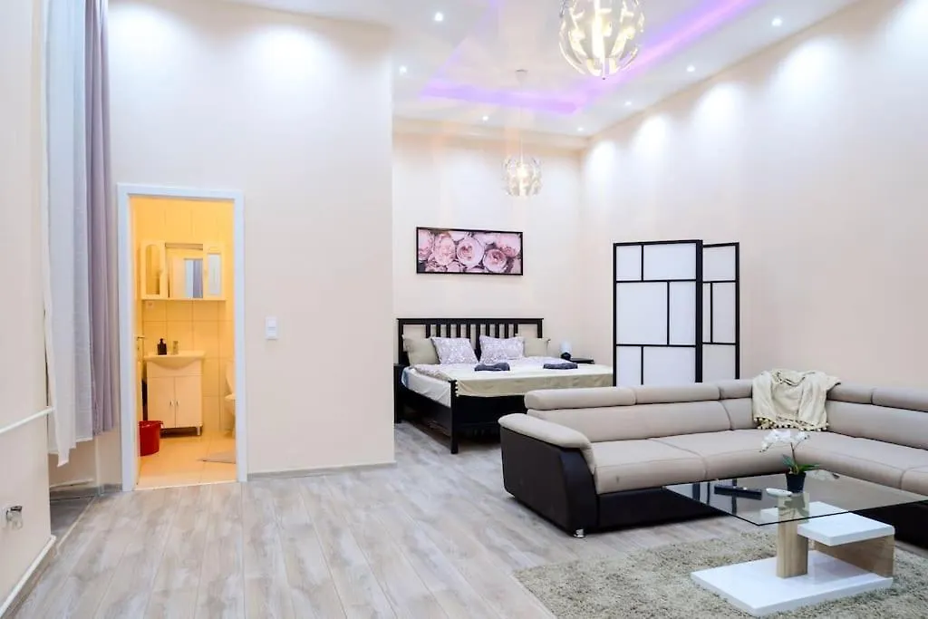 Cute Romance Central At Anker Koez Budapest Apartment